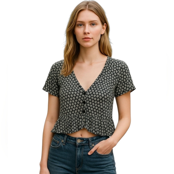 Urban Outfitters Tops - Urban Outfitters Black & White Floral Ruffled Crop Top Women's Size Large L